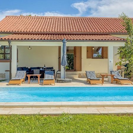 Villa Agatta With Private Pool Smoljanci Extérieur photo