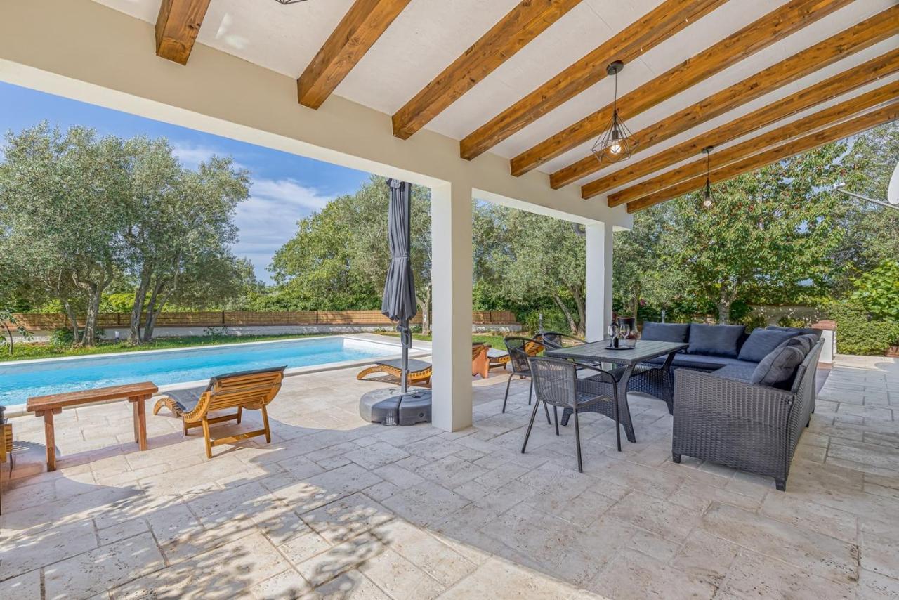 Villa Agatta With Private Pool Smoljanci Extérieur photo