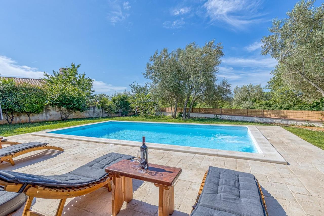 Villa Agatta With Private Pool Smoljanci Extérieur photo