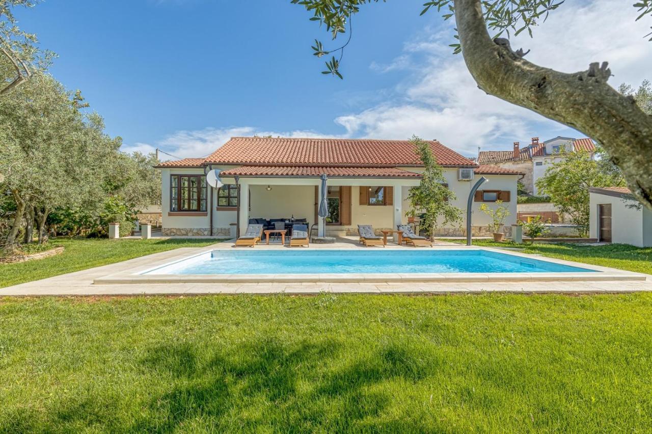 Villa Agatta With Private Pool Smoljanci Extérieur photo