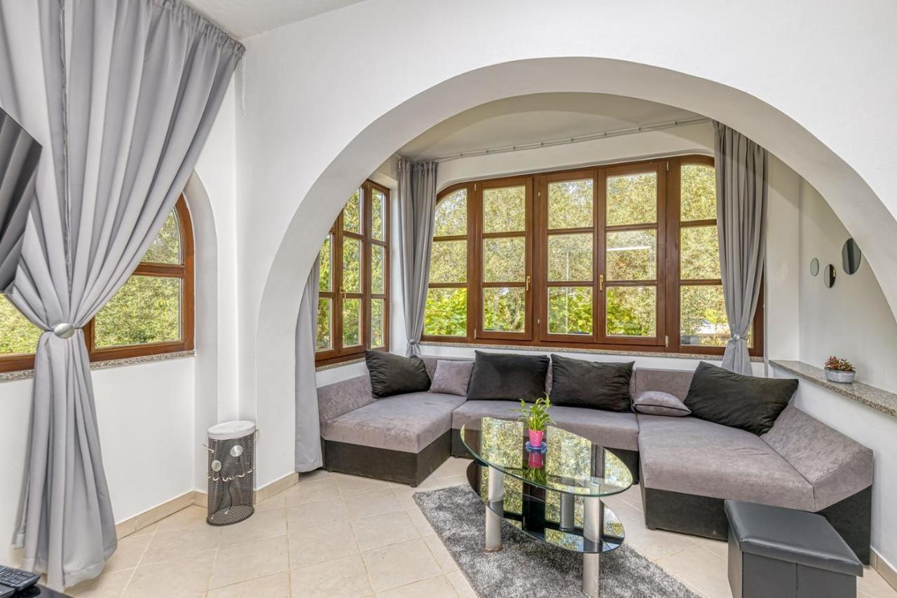 Villa Agatta With Private Pool Smoljanci Extérieur photo